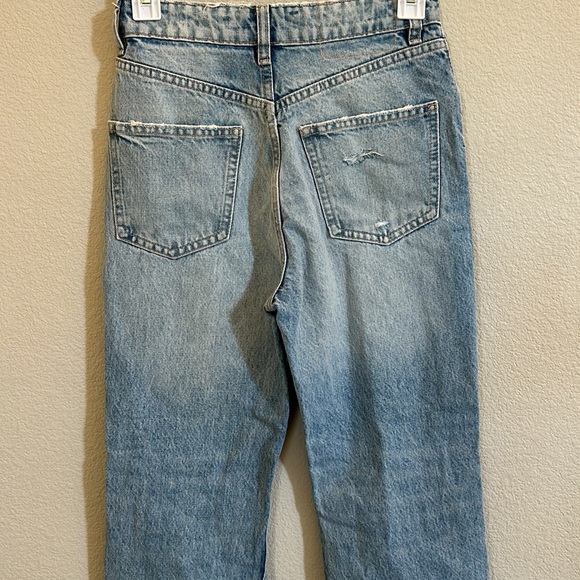 Zara Women’s High Waisted Destructive Jeans - Picture 5 of 13